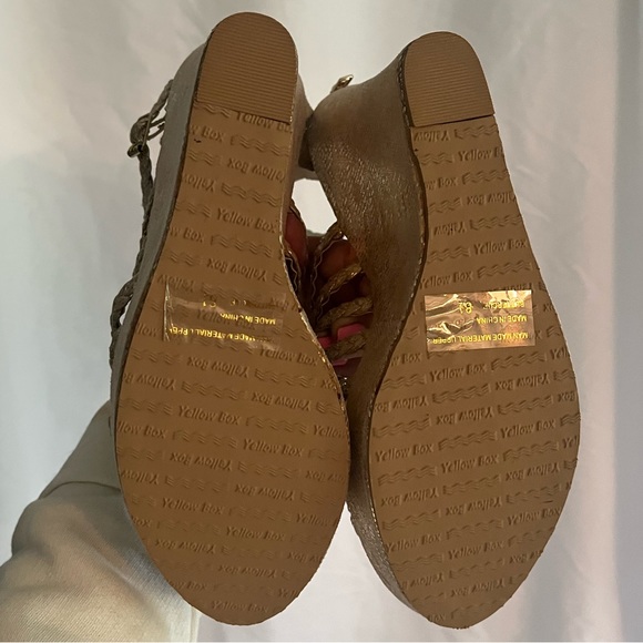 NWOT Woman’s 8.5 Yellow Box wedge $24 - Picture 7 of 7